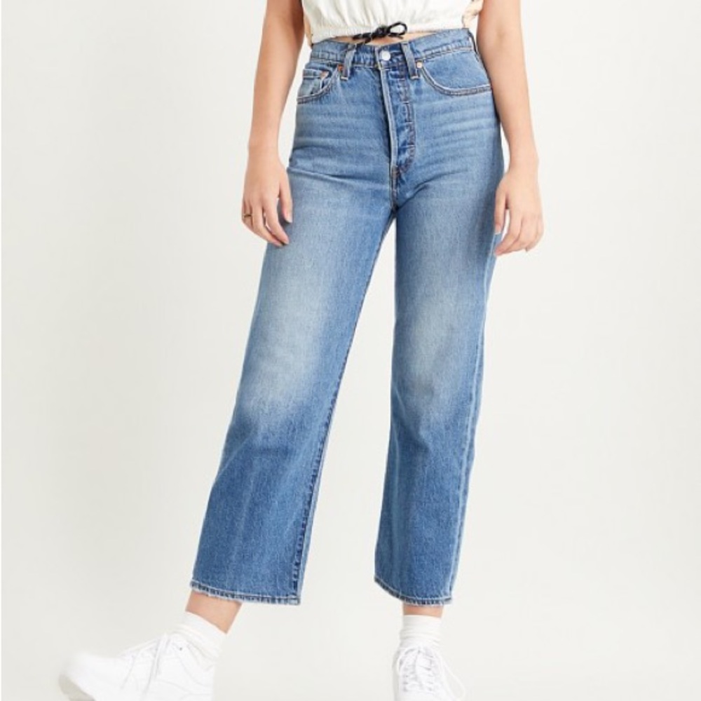 Levi’s Ribcage Straight Ankle in At The Ready wash, size 32